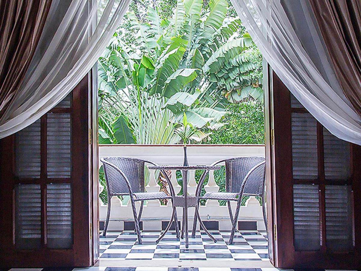 Chateau D'angkor La Hotel