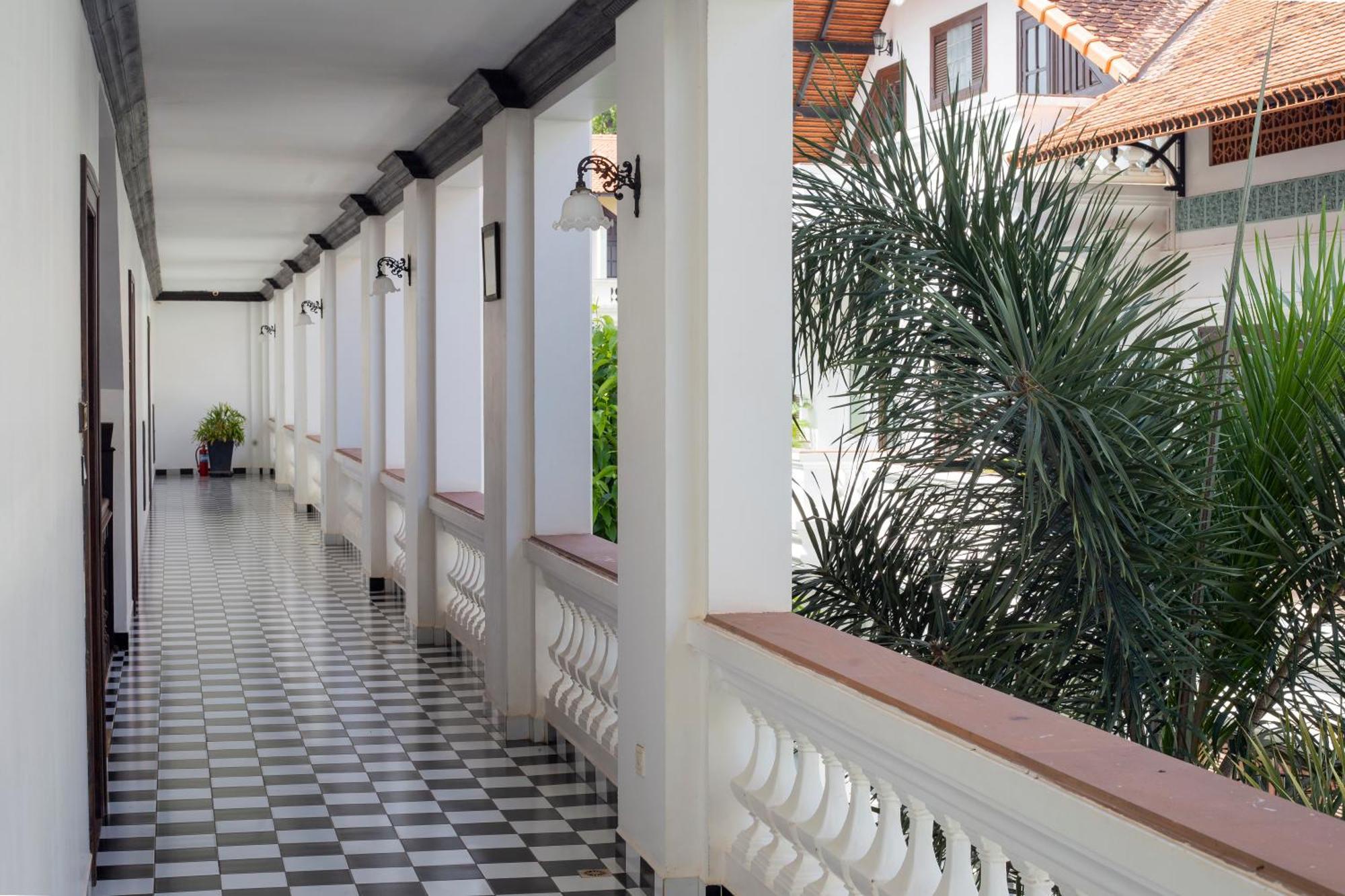 Chateau D'angkor La Khách sạn Siem Reap